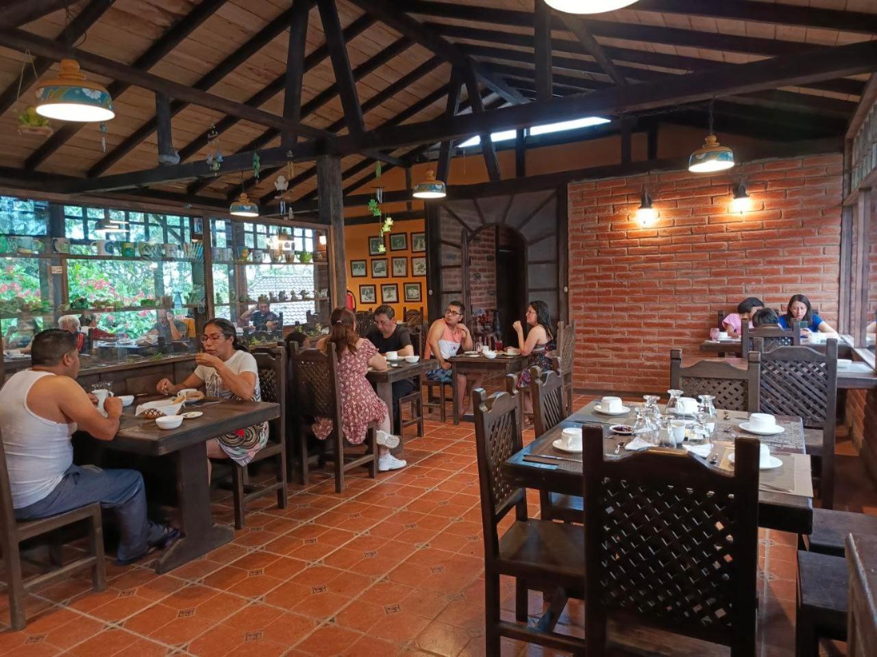 Hosteria Sapos Y Ranas Milpe Exterior photo